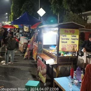 Bukan Sekadar Hiburan untuk Masyarakat, Festival Thethek Juga Bawa Berkah untuk Pedagang Kaki Lima