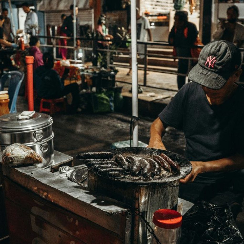 Seluruh Pedagang Kaki Lima Wajib Bersertifikat Halal MUI Mulai 17 Oktober 2024 
