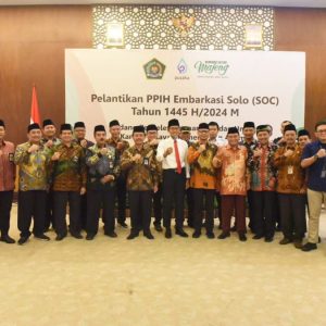 Usai Lantik PPIH Embarkasi Solo, Sekda Jateng: Petugas Harus Beri Pelayanan Terbaik ke Jemaah Haji
