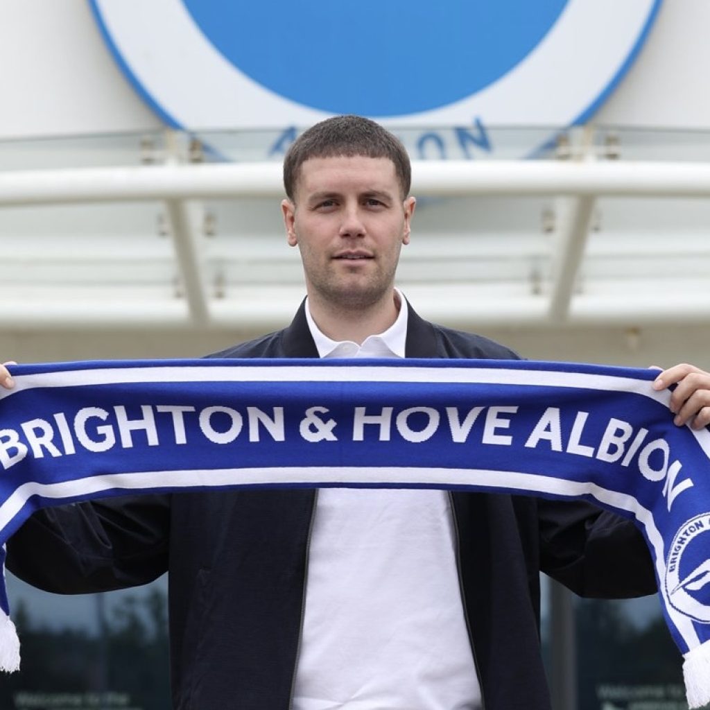 Pelatih Brighton, Fabian Hurzeler menjadi manajer terbaik bulan Agustus 2024. Foto: x.com/OfficialBHAFC