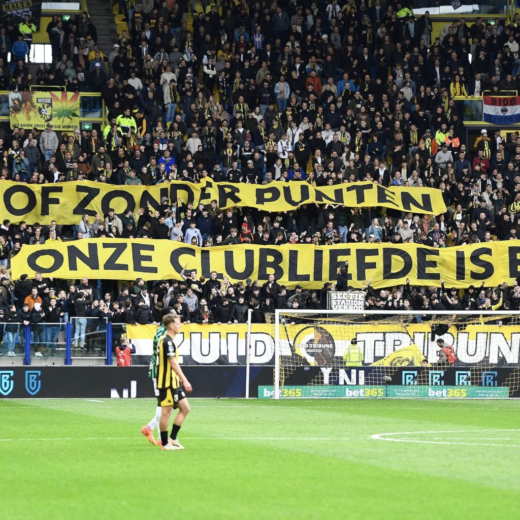 TUTURPEDIA - Pemain Klub Belanda Vitesse Donasikan Gaji Mereka, Ada Apa?
