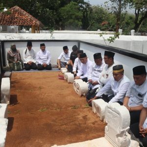 Rangkaian Hari Jadi ke-274, Pemkab Blora Ziarah dan Tabur Bunga di Tuban