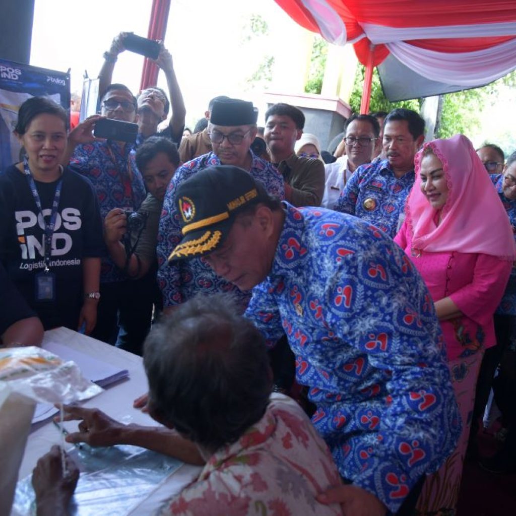 Entaskan kemiskinan, Pemkot Semarang bersama PT SMF lakukan rehab RTLH. Foto: Dok. Pemkot Semarang