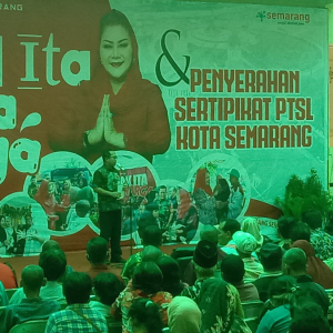 Pemkot Semarang Serahkan 680 Sertifikat PTSL di Kecamatan Gajahmungkur, Sekda Sampaikan Pesan Ini ke Masyarakat