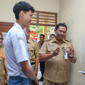 Luncurkan PPDB 2024/2025, Pj Gubernur Jateng Meminta Panitia Buka Posko Aduan 