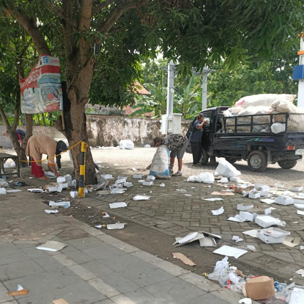 Inilah kisah pemulung yang mengais sampah di Kridosono. Foto: Lilik Yuliantoro