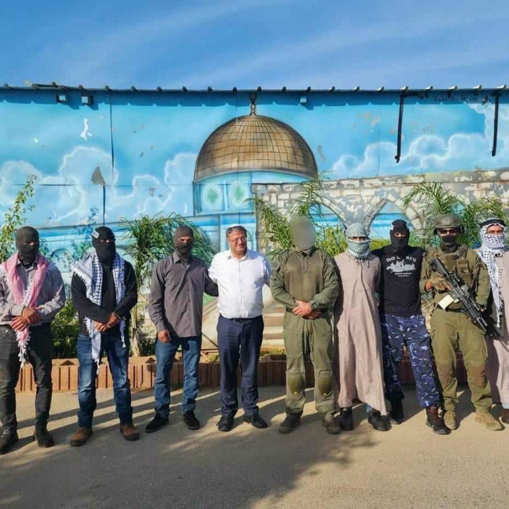 TUTURPEDIA - Tentara Israel Serbu Rumah Sakit dengan Menyamar Sebagai Warga Palestina 