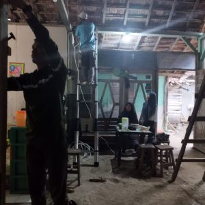 Korban Penipuan Oknum yang Mengatasnamakan PLN ULP Blora Terima Bantuan Penyambungan Listrik Gratis 