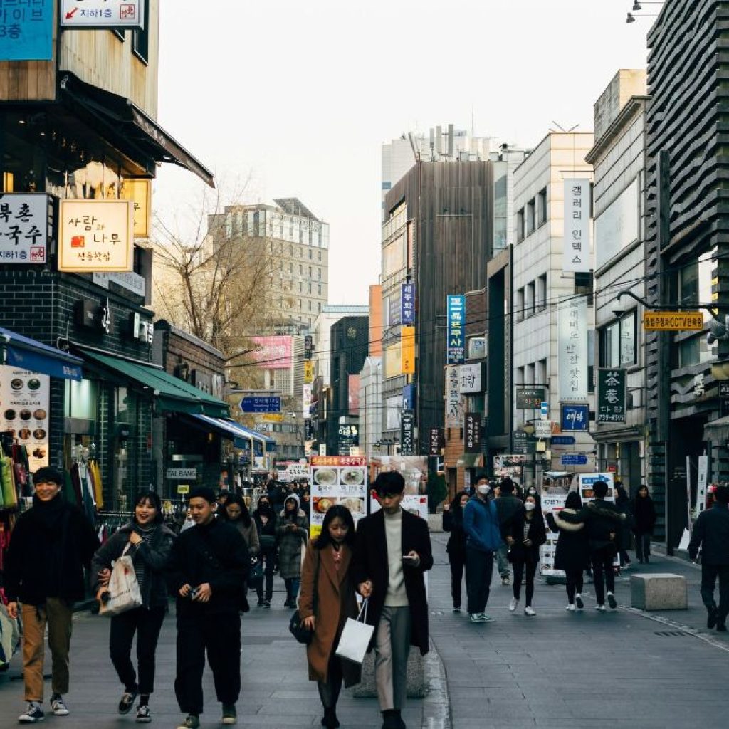 TUTURPEDIA - Turis Thailand di Korea Selatan Menurun, Benarkah Efek Rasisme?