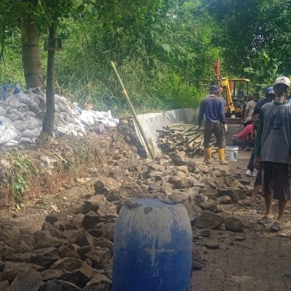 DPRD Kota Semarang minta tanggul Sungai Plumbon diperbaiki menyeluruh. Foto: Dok. Alan Henry