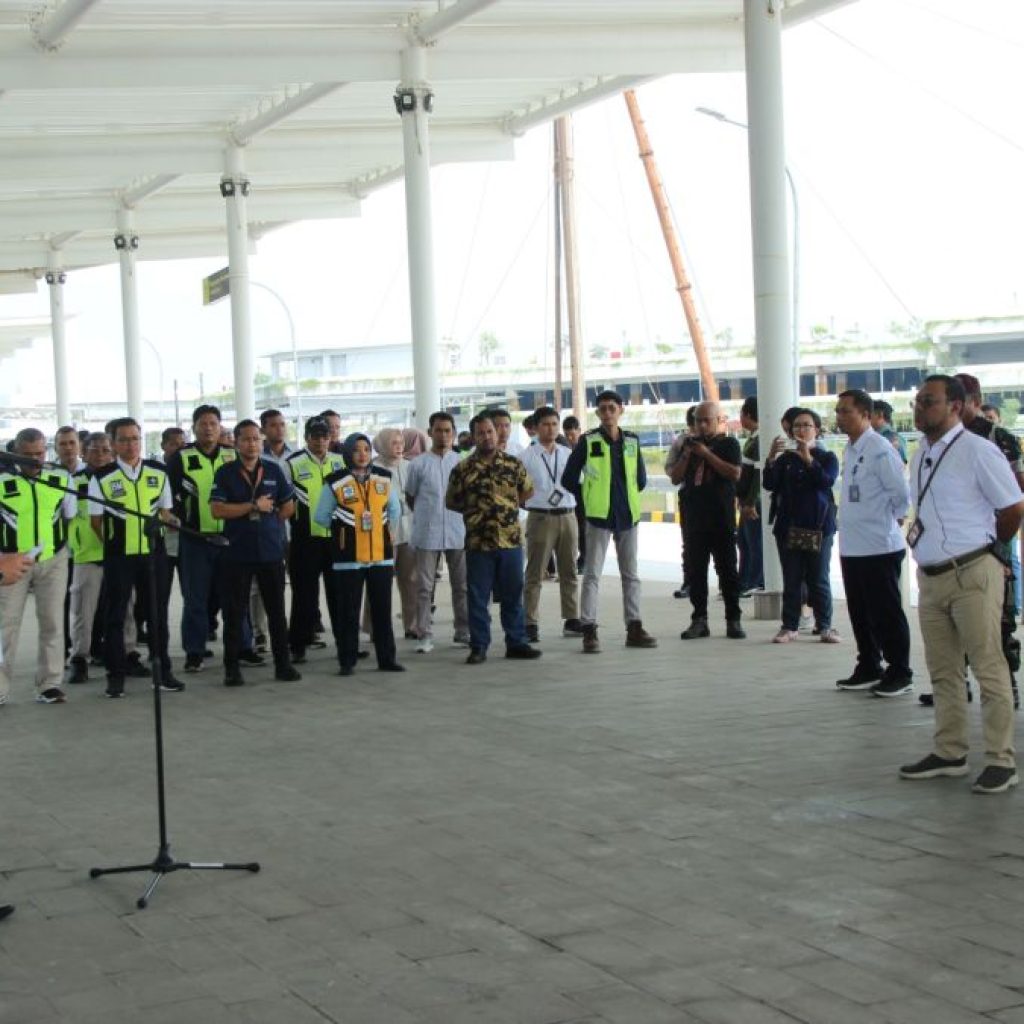 Peresmian posko terpadu sambut mudik Nataru di Bandara Jenderal Ahmad Yani Semarang. Foto: Istimewa