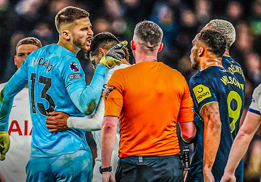 Perilaku Vicario pasca gagalkan tembakan Newcastle bikin Wilson geram. Foto: x.com/eurofootcom