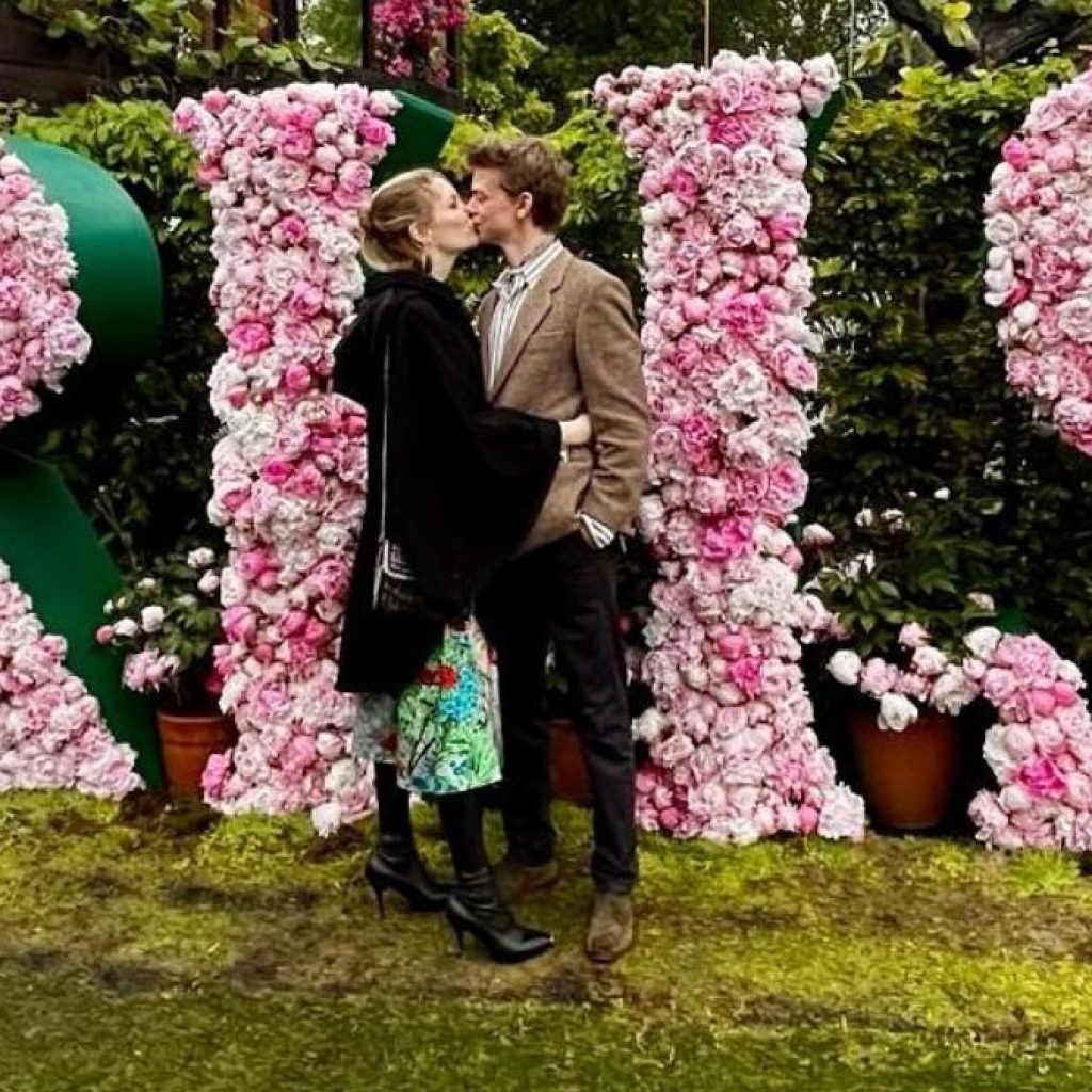 TUTURPEDIA - Pesta Pernikahan Thomas Brodie-sangster dan Talulah Riley Jadi Sorotan, Begini Konsepnya!