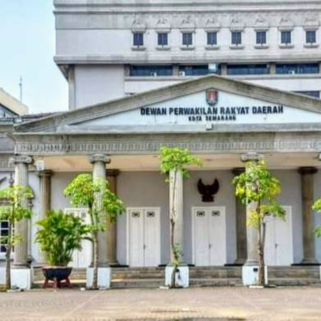 TUTURPEDIA - Diprediksi Turun Lima Kursi, PDI Perjuangan Kota Semarang Masih Menunggu Hasil