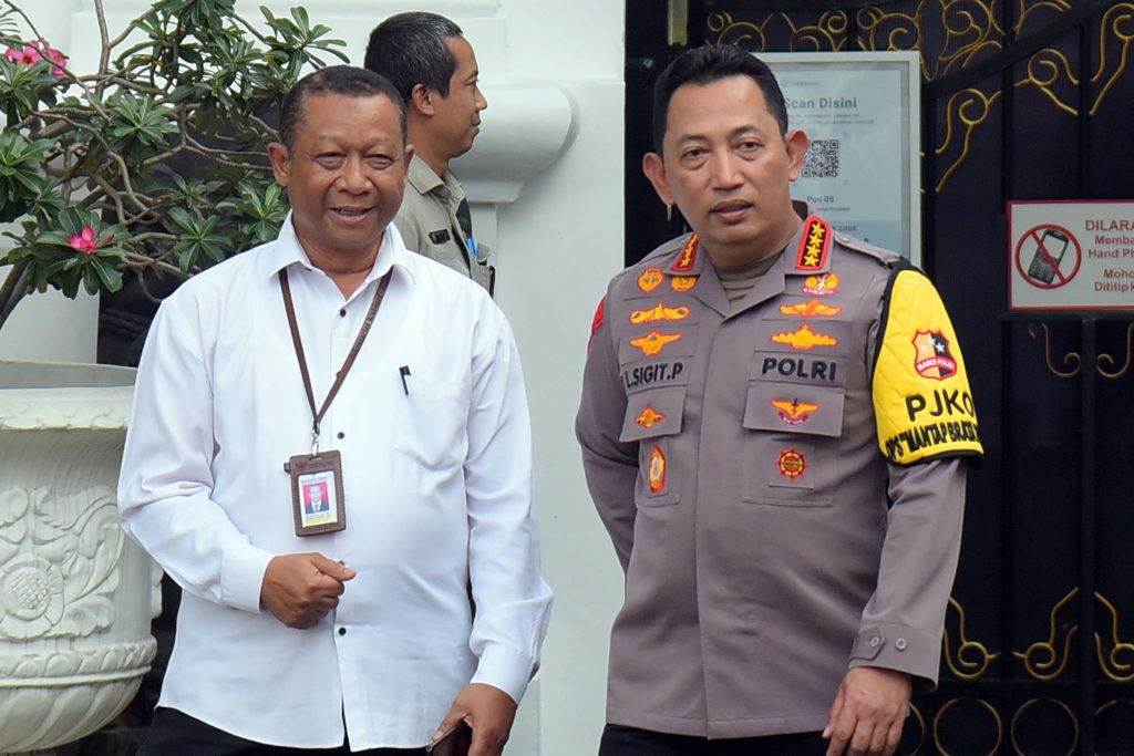 Pemerintah, Polri, dan TNI lakukan berbagai persiapan menjelang Natal dan tahun baru. Foto: Laman Setkab