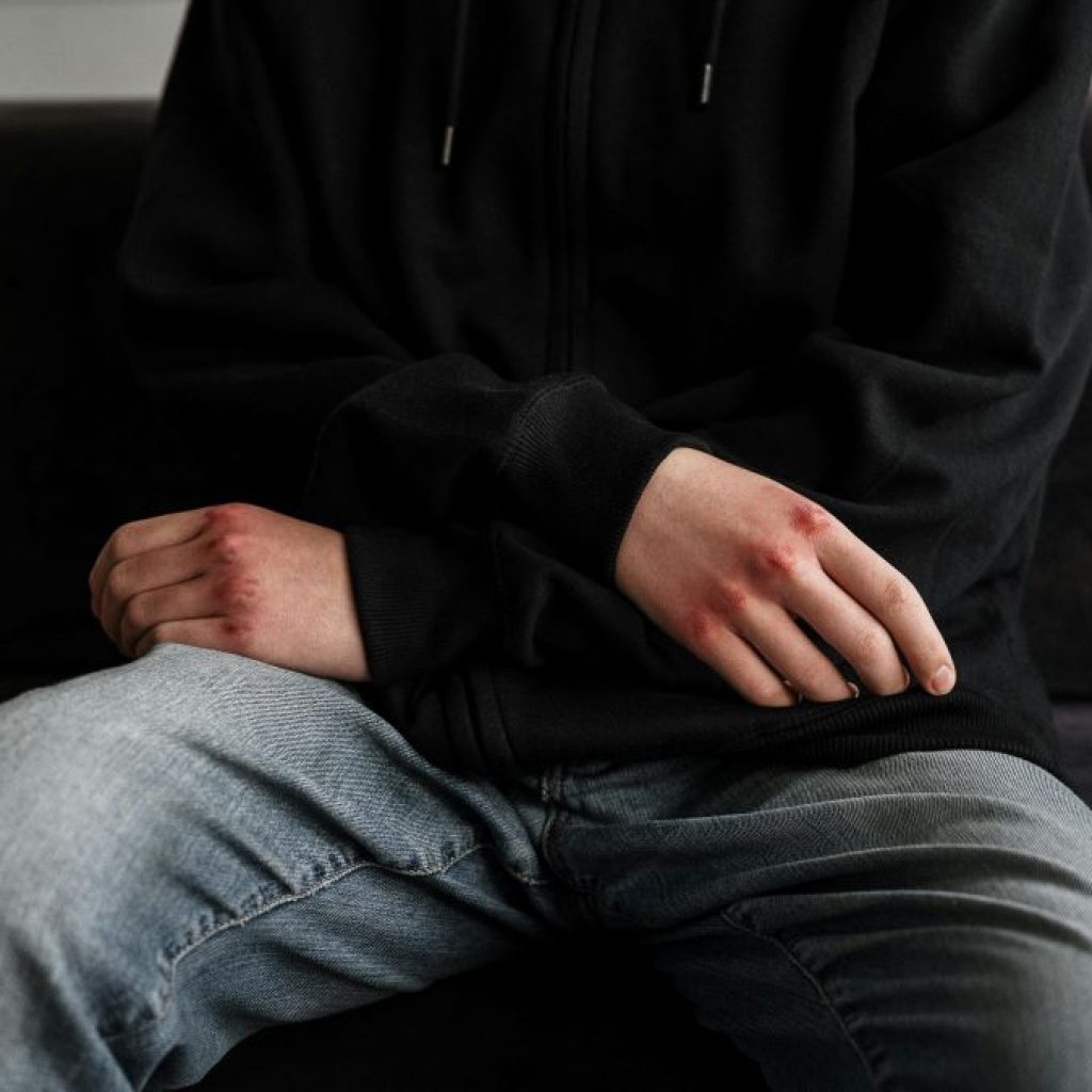 Polisi tetapkan tersangka dan anak berkonflik humum atas kasus bullying di SMA Binus School Serpong. Foto: pexels.com/cottonbro