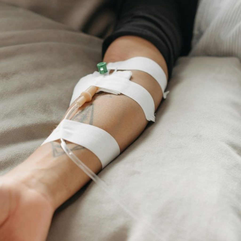 Sebanyak 57 anggota KPPS meninggal dunia dan 4.281 anggota sakit. Foto: pexels.com/pavel-danilyuk