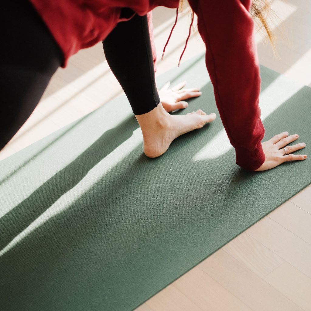 Sejarah, jenis-jenis, dan manfaat pilates. Foto: Unsplash.com/Junseong Lee