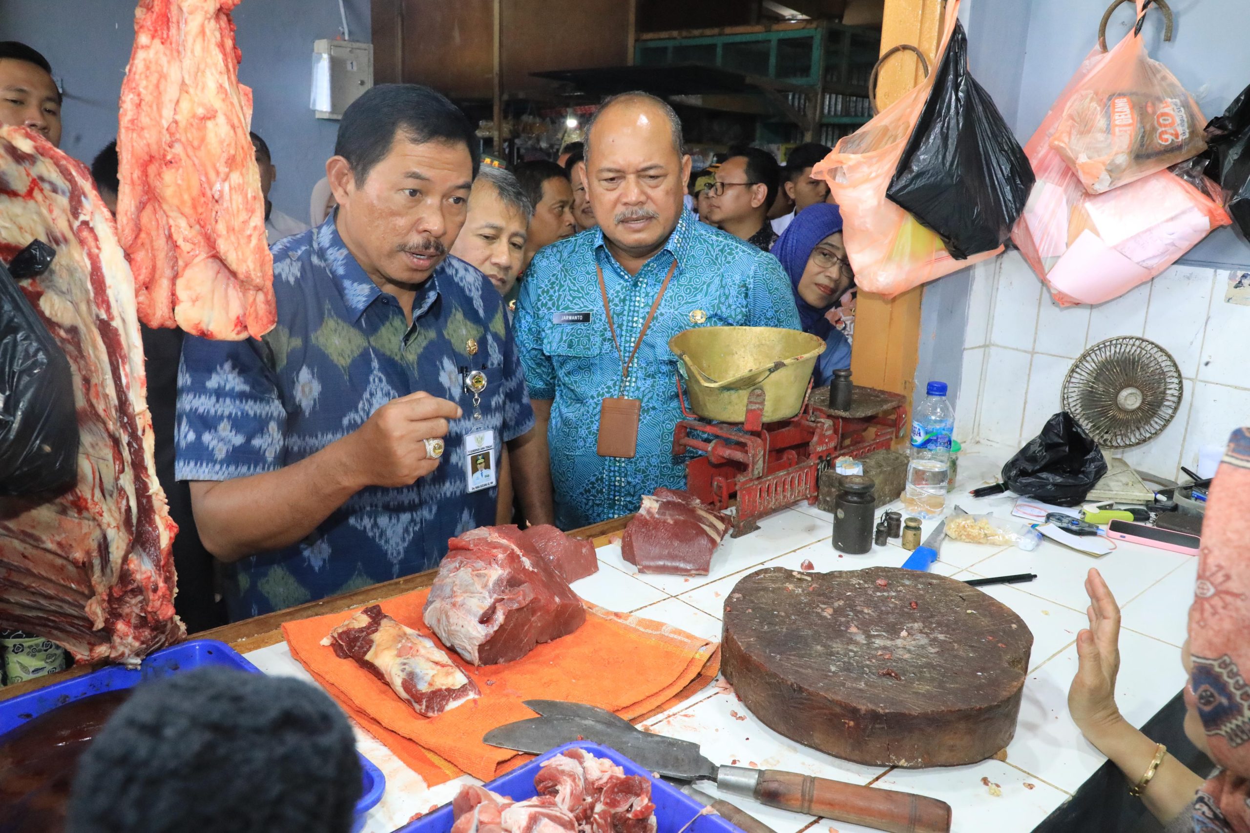 Pj Gubernur Jateng, Nana Sudjana, ungkap harga sembako sudah mulai turun. Foto: Humas Pemprov Jateng
