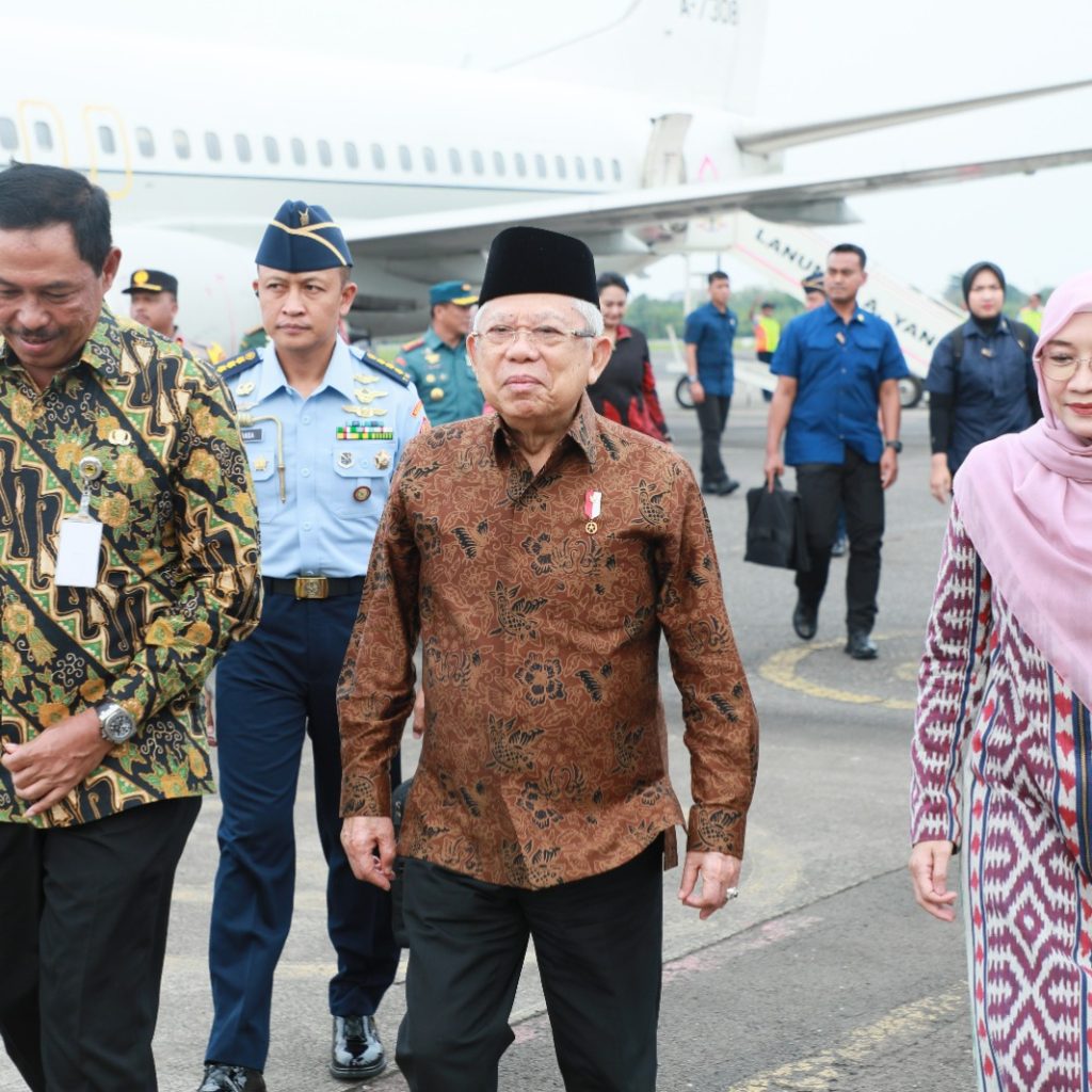 Pj Gubernur Jateng dampingi wapres Ma'ruf Amin untuk kunker di Semarang. Foto: Humas Pemprov Jateng