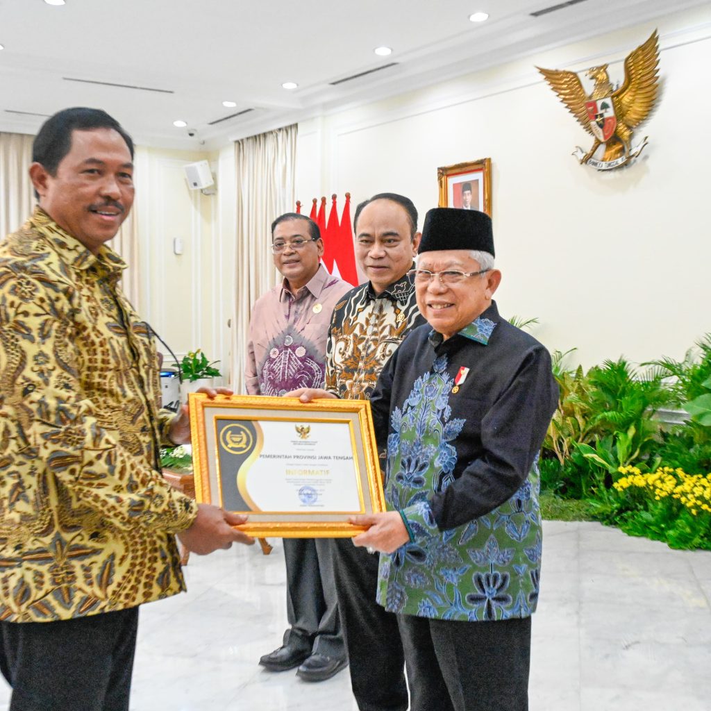 Pemprov Jateng dapat penghargaan badan publik informatif. Foto: Humas Pemprov Jateng