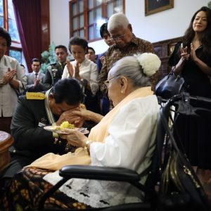 Prabowo Gelar Syukuran dan Sungkem ke Sukartini Djojohadikusumo Usai Dianugerahi Jenderal Bintang 4