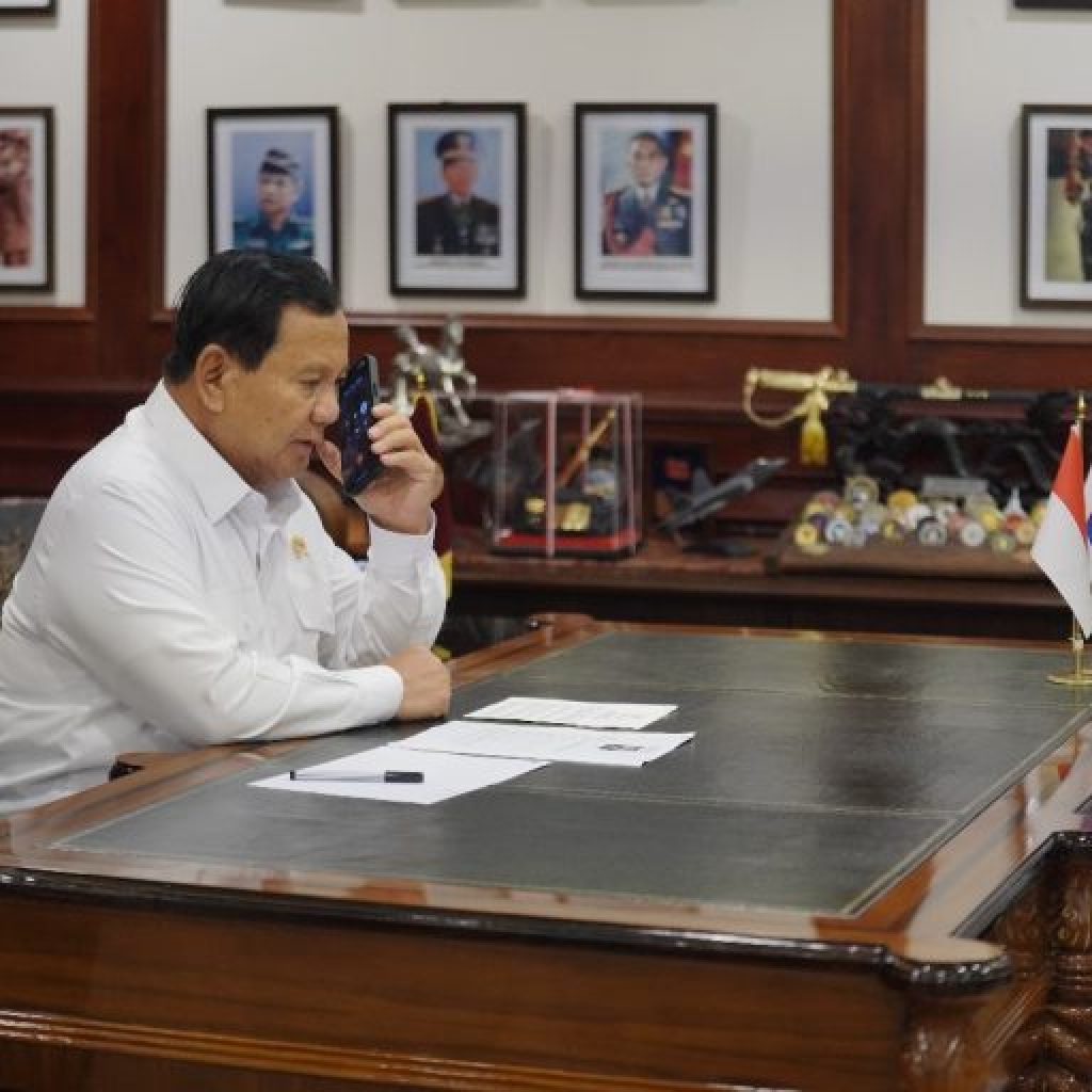 Prabowo berbincang dengan Presiden Korea Selatan, Yoon Suk Yeol via telepon. Foto: Laman Kemhan RI