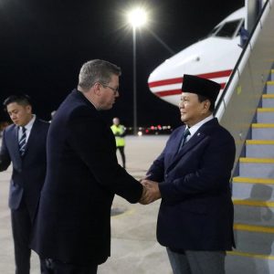 Tiba di Canberra, Prabowo Disambut oleh Menteri Industri Pertahanan Australia dan Jajaran Kehormatan