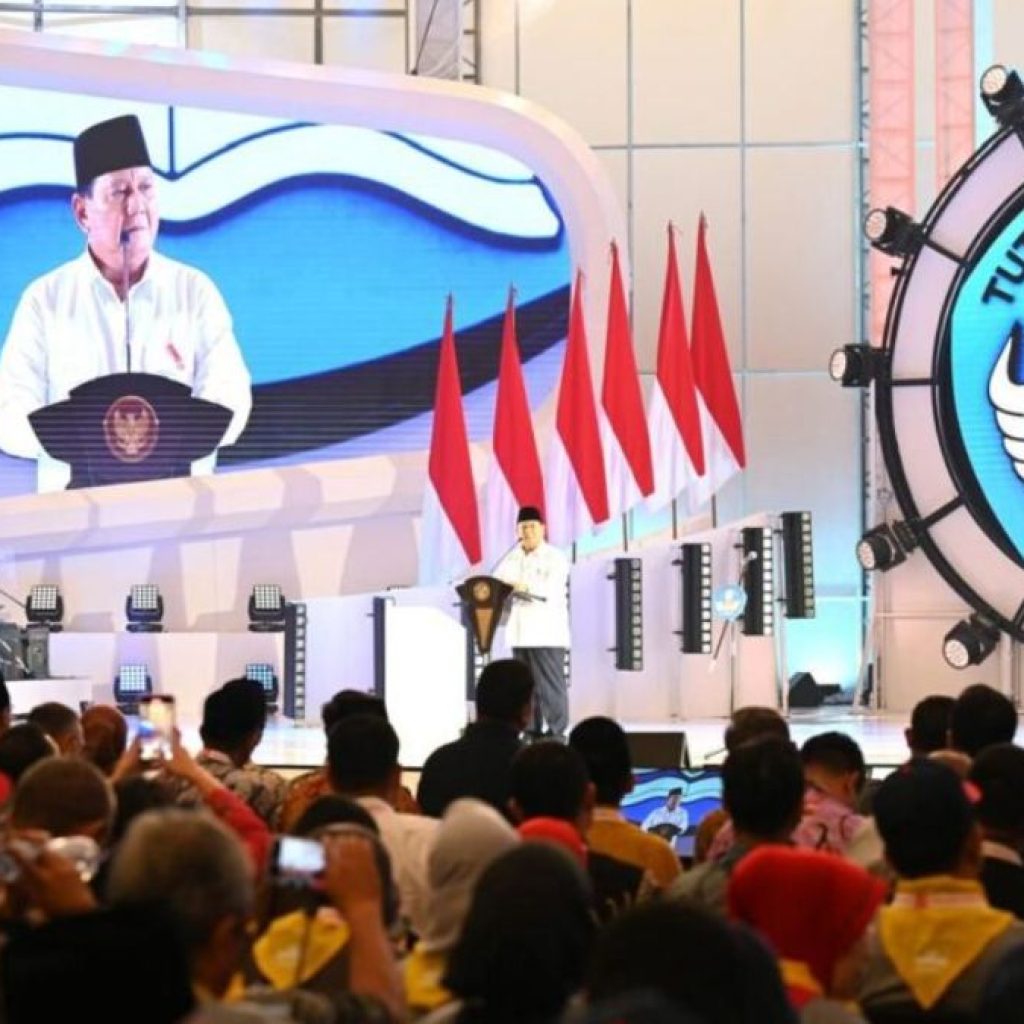 Presiden Prabowo sebut gaji guru akan naik mulai tahun 2025. Foto: BPMI Setpres/Kris