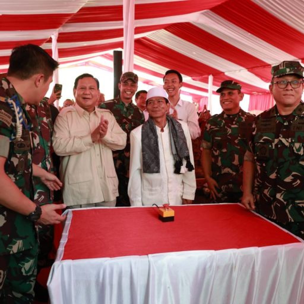 Prabowo meresmikan 15 titik sumur bor bantuan dari Kemhan dan Unhan. Foto: Kementerian Pertahanan