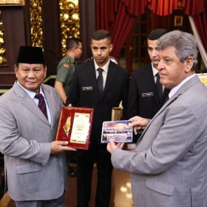 Prabowo Terima 22 Mahasiswa Palestina dengan Beasiswa Unhan RI