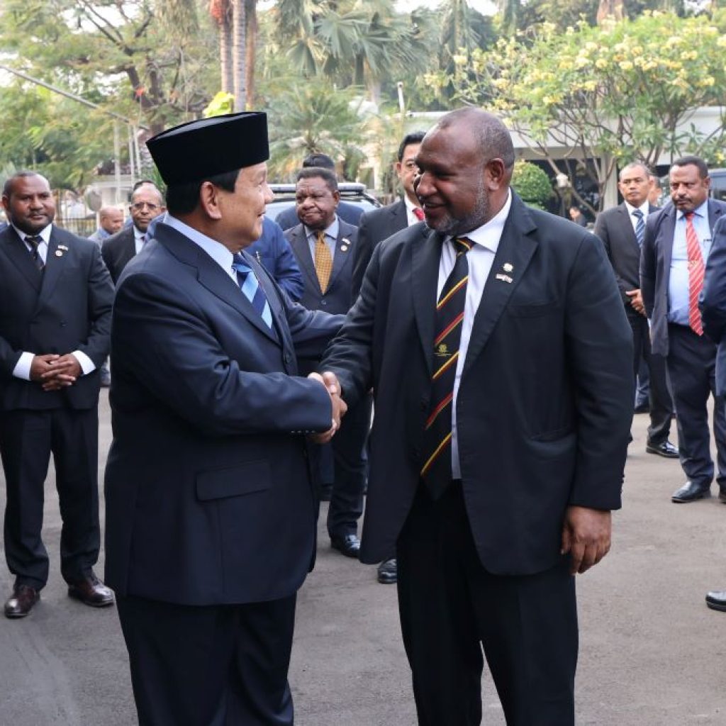 Prabowo Antar Pulang PM Papua Nugini James Marape ke Mobil Usai Terima Kunjungan di Kemhan