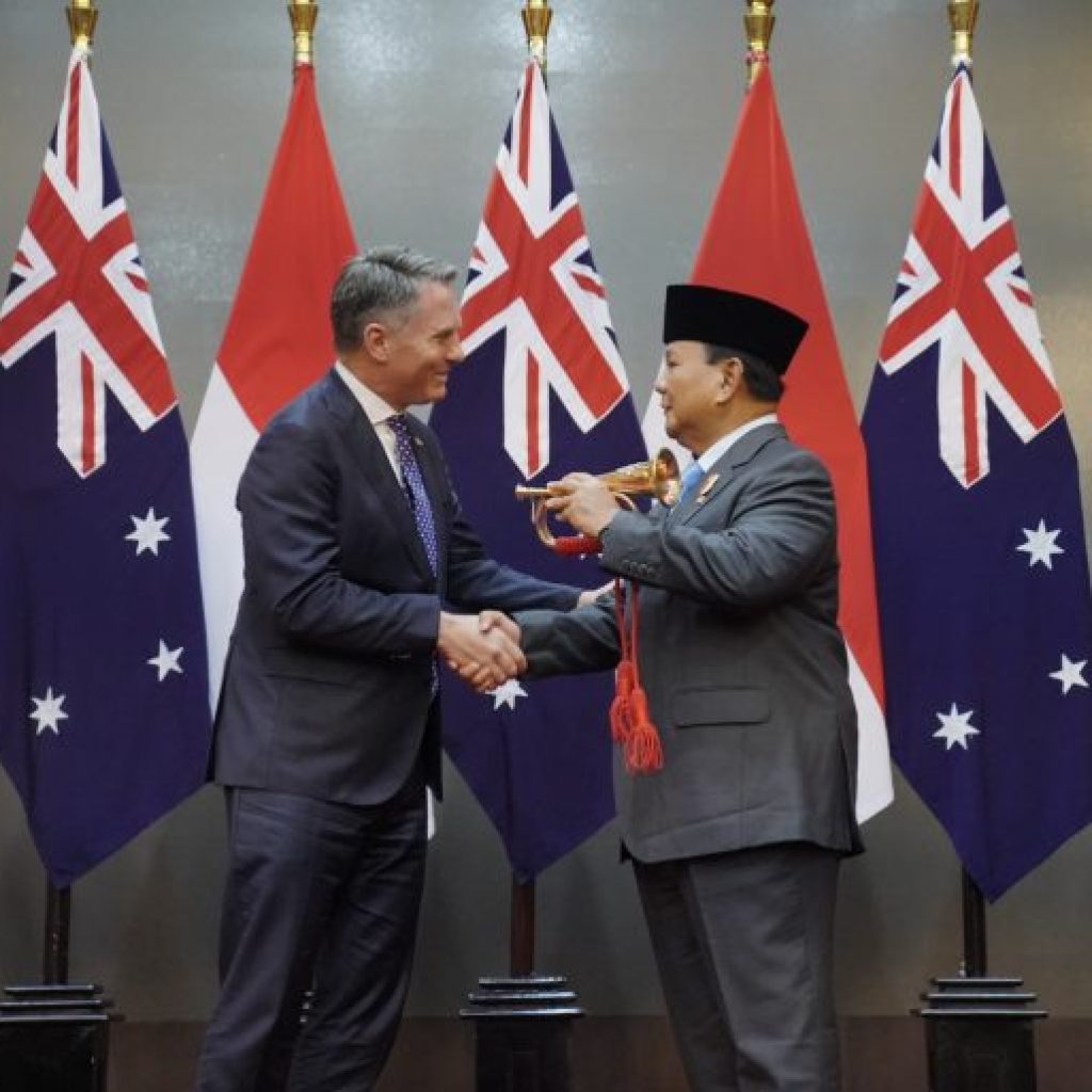 Prabowo Berjumpa dengan Menhan Australia, Bahas Kerja Sama Pertahanan hingga Diberi Ucapan Selamat