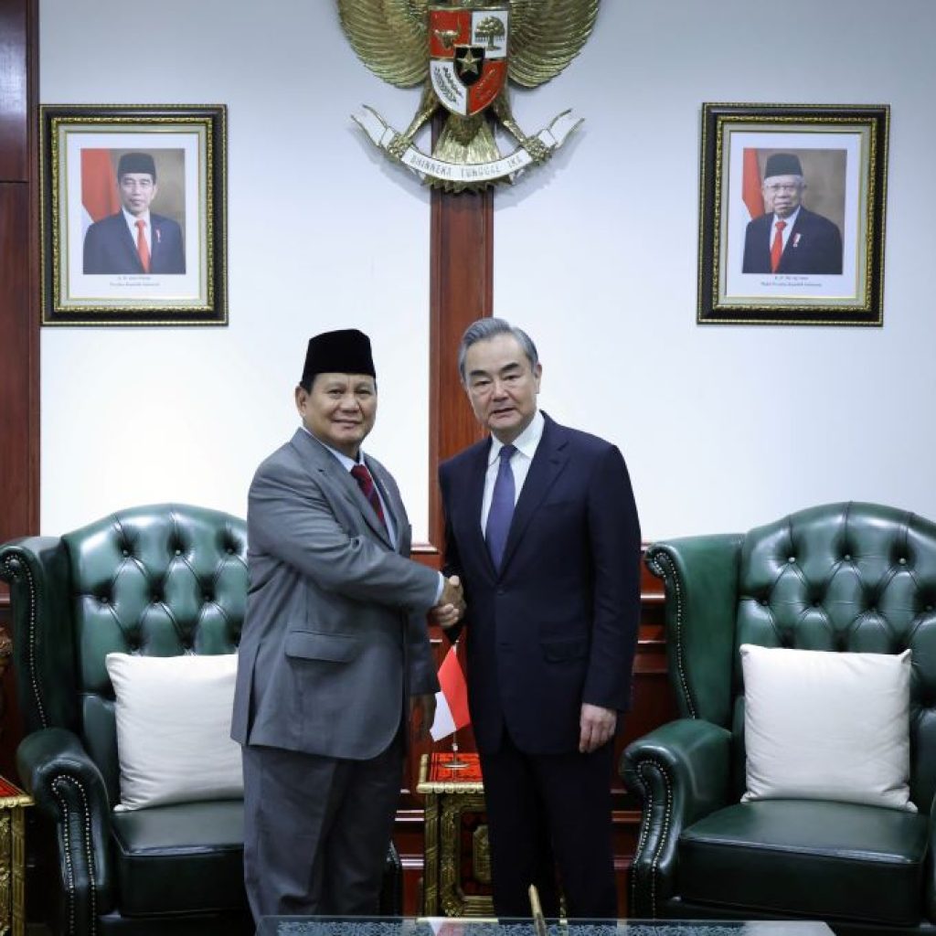 Prabowo Subianto bertemu dengan Menlu Tiongkok, Wang Yi. Foto: Istimewa