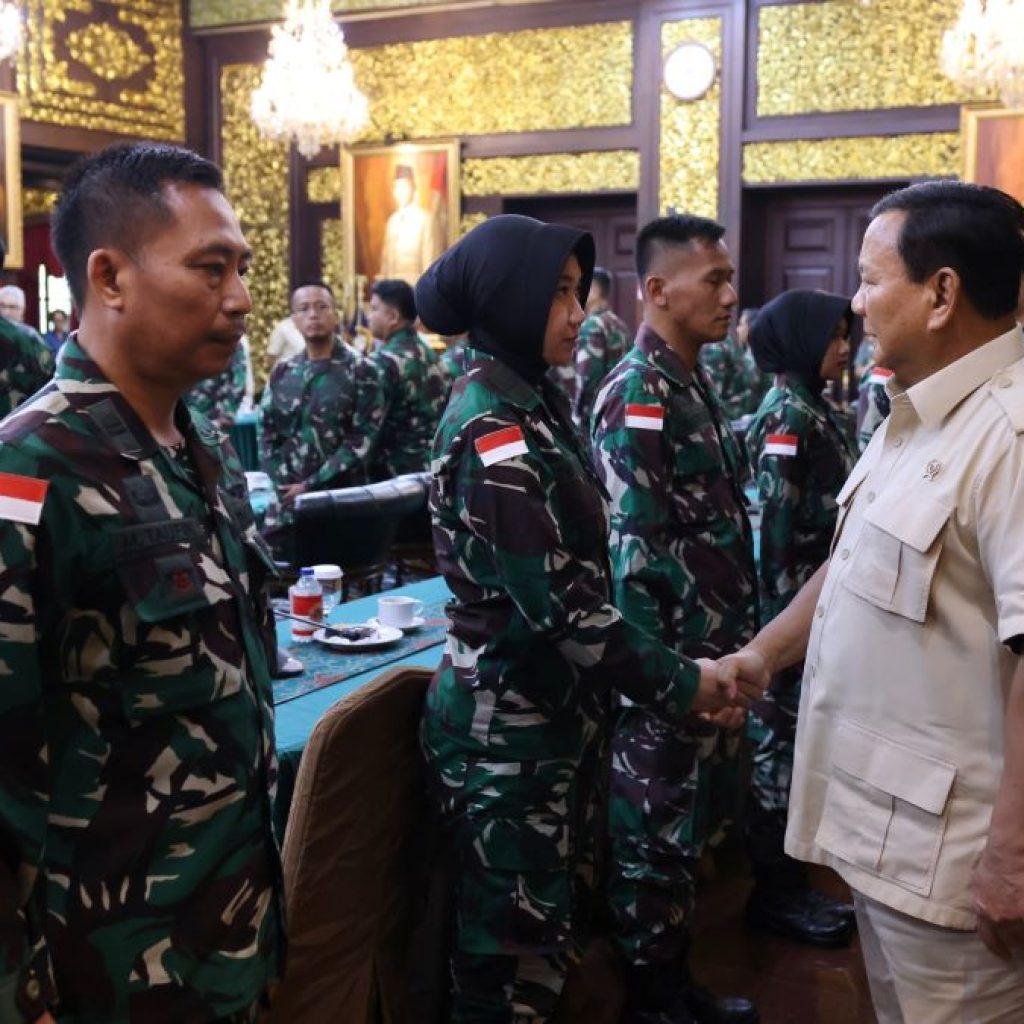 Prabowo beri arahan kepada nakes TNI. Foto: Istimewa