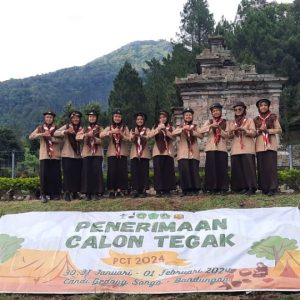 Ajarkan Cinta pada Alam, Pramuka MA Sunniyyah Selo Grobogan Gelar PCT di Candi Gedong Songo