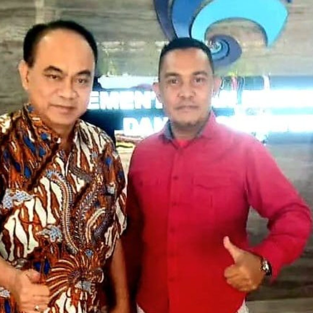 Ketua DPC Projo Kabupaten Blora Jawa Tengah, Suhatmi dan Budi Arie. Foto: Istimewa