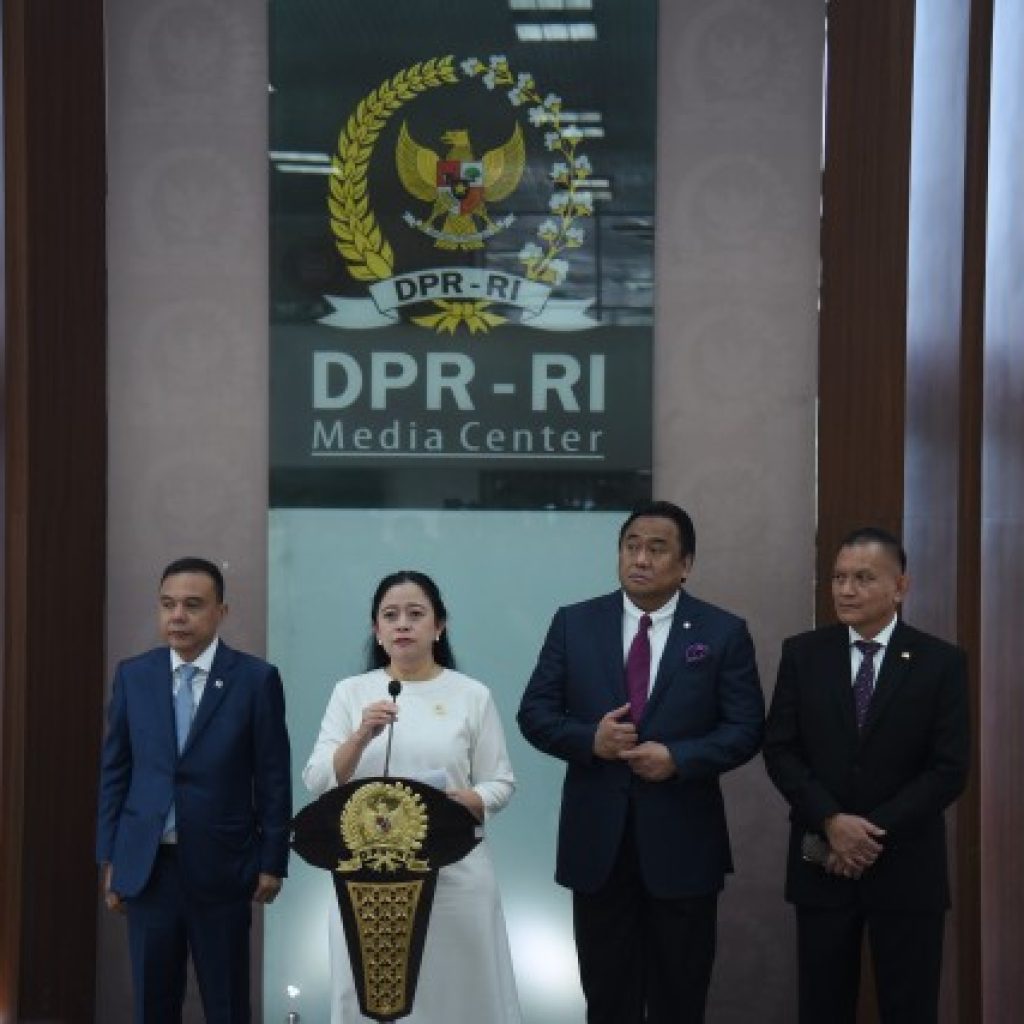 Jokowi usulkan KSAD Agus Subiyanto Sebagai Calon Panglima TNI. Foto: Laman DPR RI