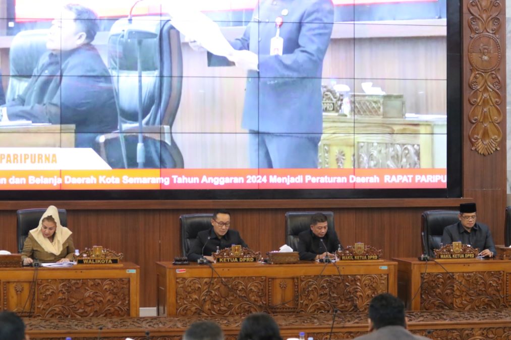Penetapan raperda di Gedung DPRD Kota Semarang. Foto: Dok. Pemkot Semarang