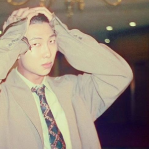 RM BTS Puncaki Tangga Lagu dengan Album Solo Terbaru Right Place, Wrong Person