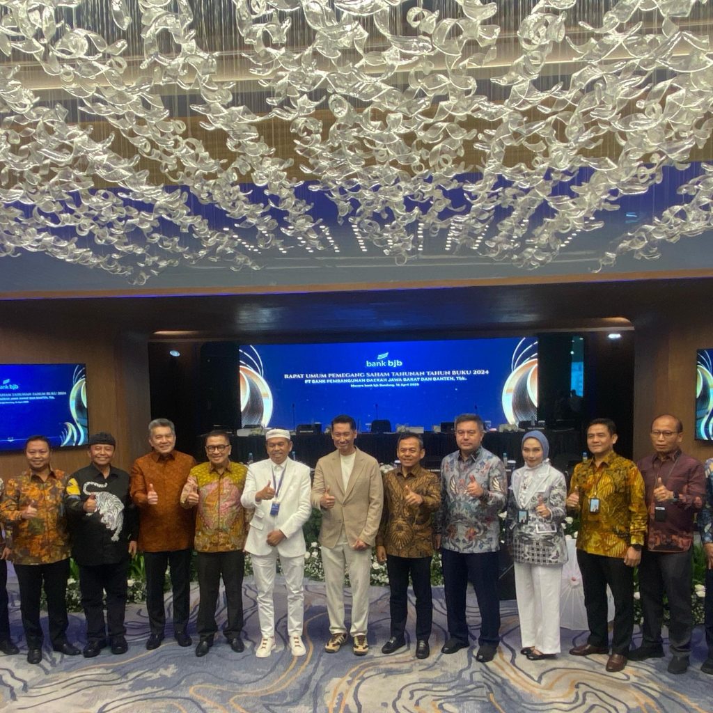 Helmy Yahya dan Mardigu Wowiek saat diumumkan sebagai Komisaris Bank BJB dalam RUPST 2025