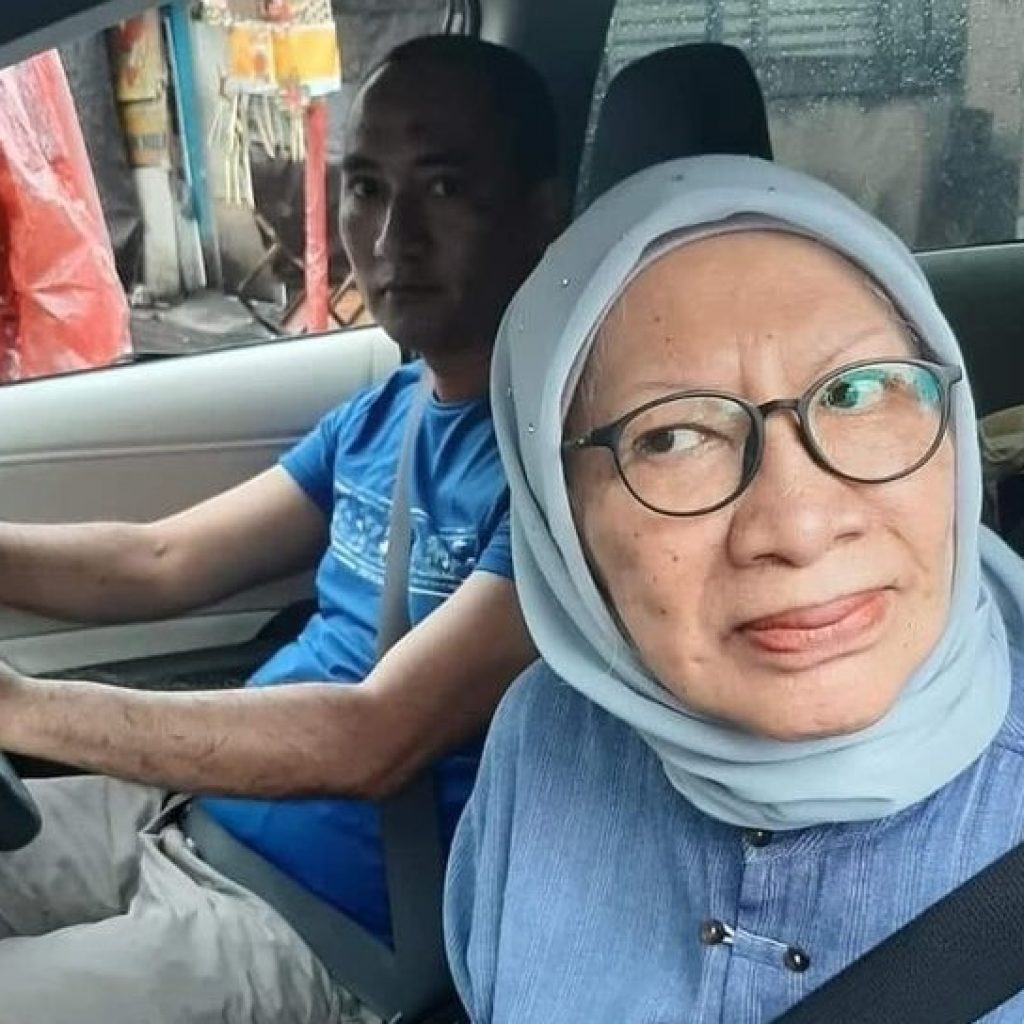 Ratna Sarumpaet terciduk naik mobil saat Hari Raya Nyepi di Bali. Foto: x.com/kegblgnunfaedh