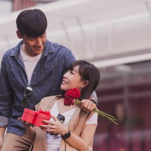 15 Rekomendasi Kado Hari Valentine Terbaik untuk Pria, Dijamin Bikin Terkesan!