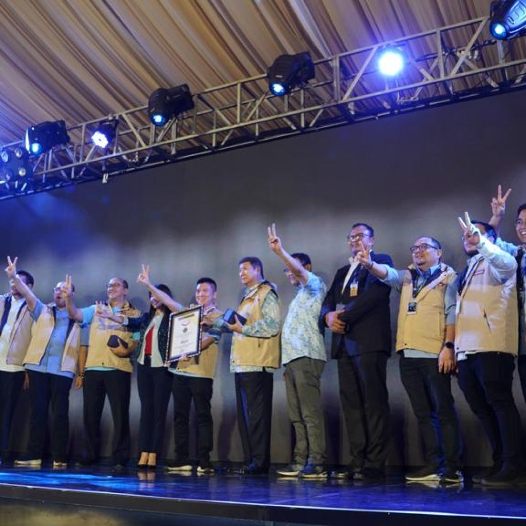 Relawan PRIDE raih rekor MURI sebagai pionir relawan politik yang adopsi teknologi AI. Foto: Dok. Relawan PRIDE