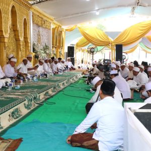 Jelang Hari Jadi ke-274, Ribuan Masyarakat Lantunkan Selawat dan Doa Bersama di Alun-Alun Blora