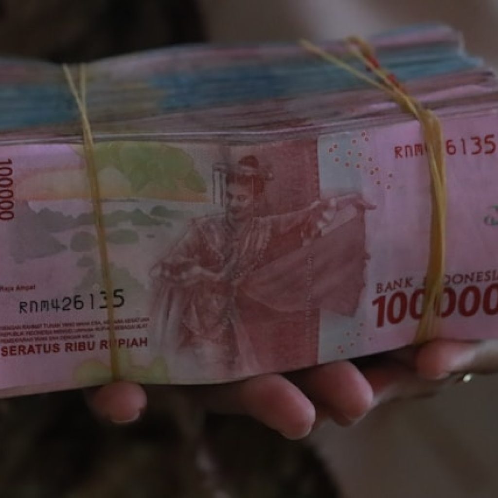 Kurs rupiah melemah menembus Rp16.313 per Dolar AS. Foto: unsplash.com/mufidpwt