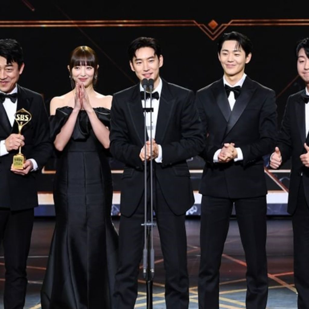 Inilah daftar lengkap pemenang SBS Drama Awards 2023. Foto: instagram.com/sbsdrama.official