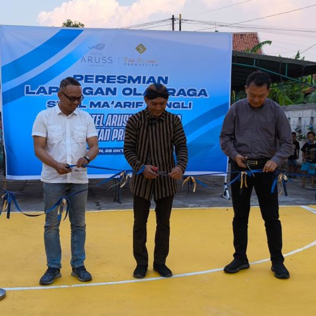 Tidak Lagi Tersandung di Lapangan Bocel, SD Al Ma’arif Terima CSR Perbaikan Lapangan dari Hotel Aruss Semarang
