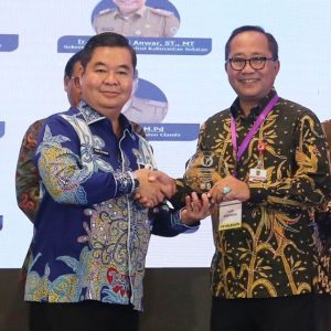 Sekda Semarang Iswar Aminuddin Raih Penghargaan ADLGA Tingkat Nasional