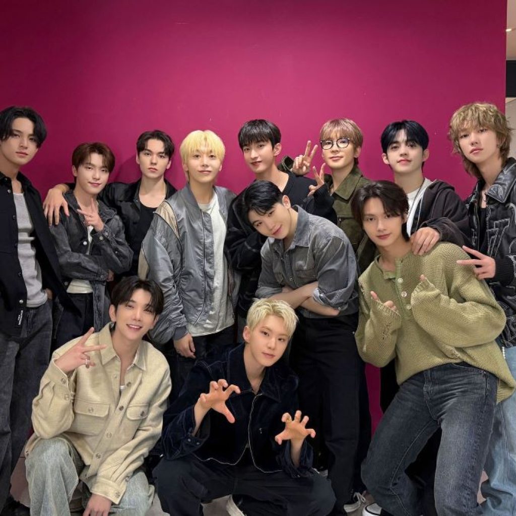 SEVENTEEN memecahkan rekor penjualan usai comeback dengan album Spill the Feels. Foto: x.com/pledis_17